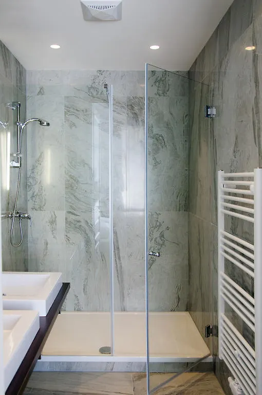 6 Rooms - 1070 Vienna