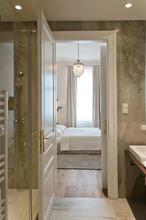6 Rooms - 1070 Vienna