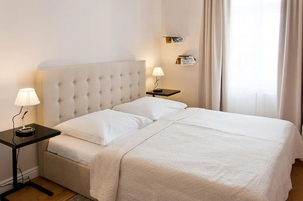 6 Rooms - 1070 Vienna