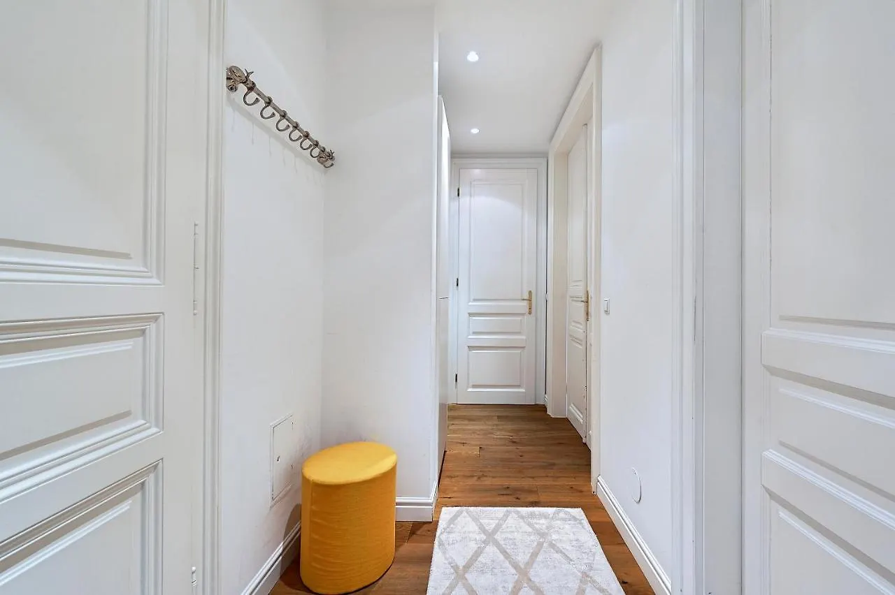 6 Rooms - 1070 Vienna Appartamento