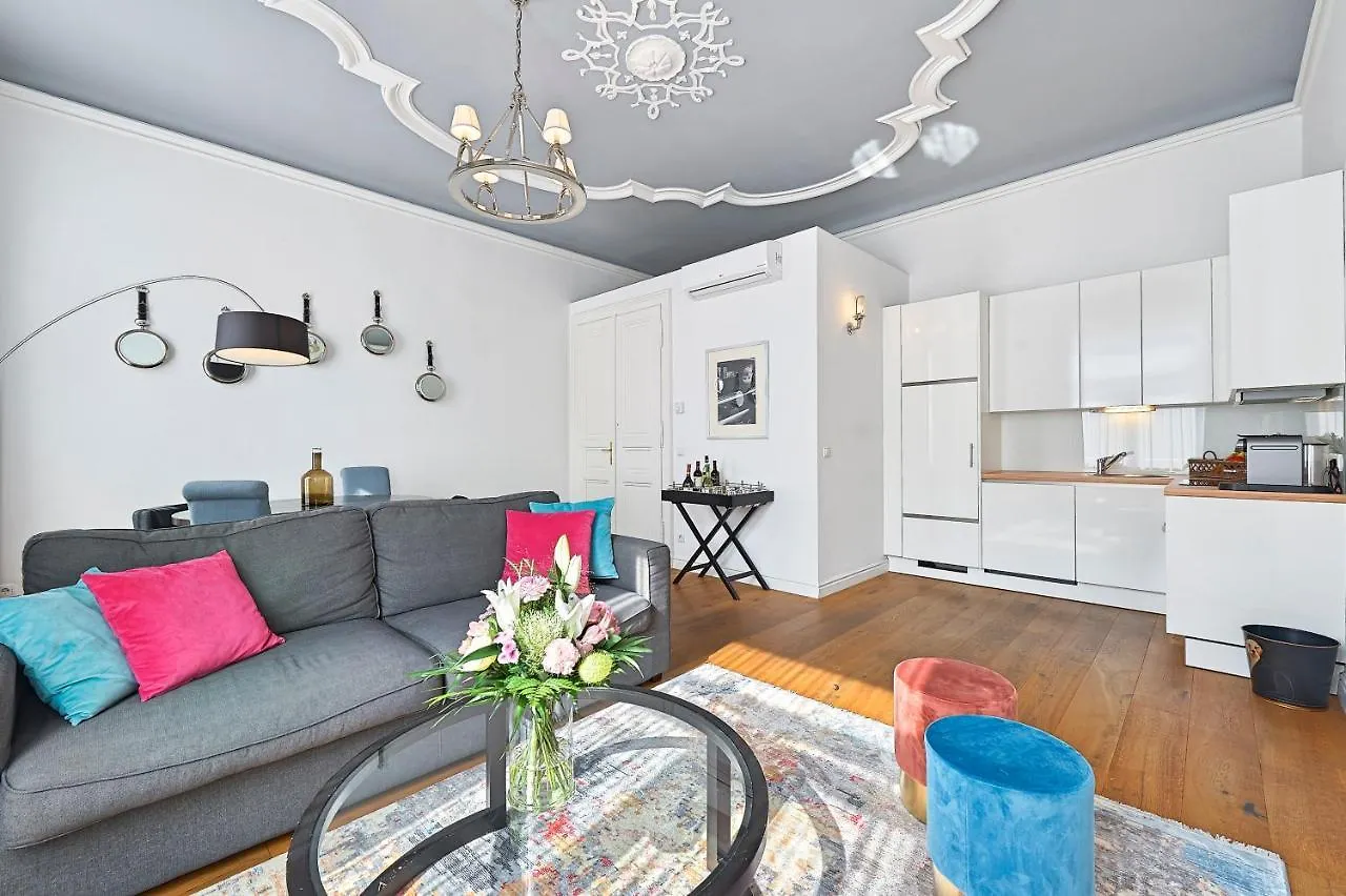 6 Rooms - 1070 Vienna