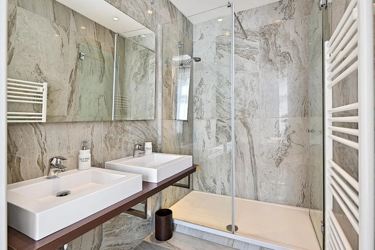 6 Rooms - 1070 Vienna Austria