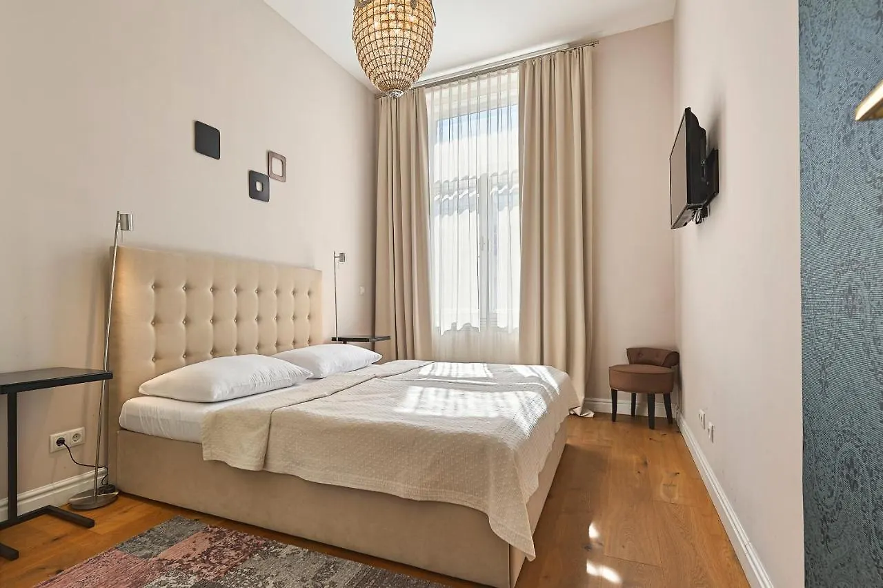6 Rooms - 1070 Vienna