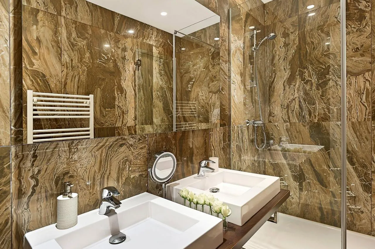 6 Rooms - 1070 Vienna Austria