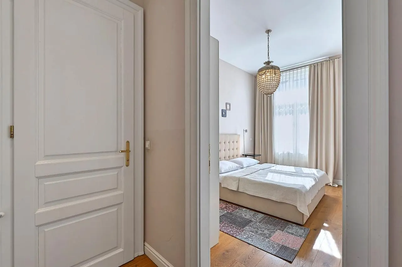 6 Rooms - 1070 Vienna